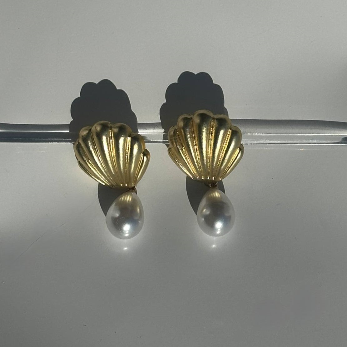 Pearl Clam Earrings